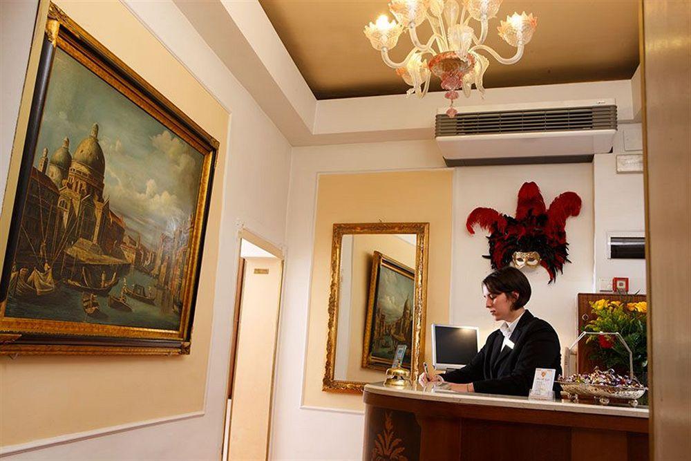 Alle Guglie Boutique Hotel Venesia Interior foto