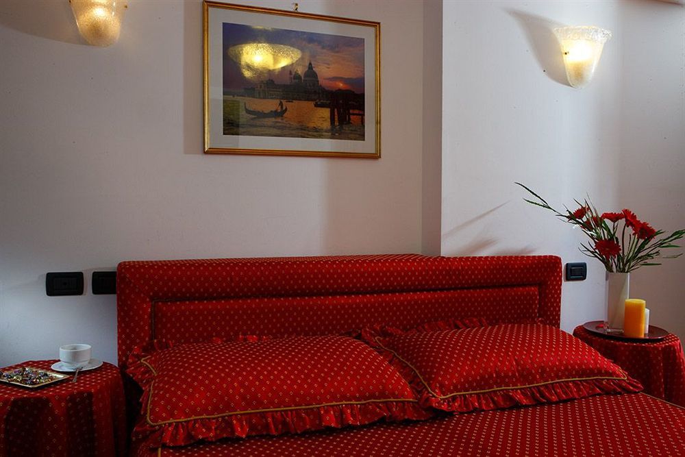 Alle Guglie Boutique Hotel Venesia Bagian luar foto